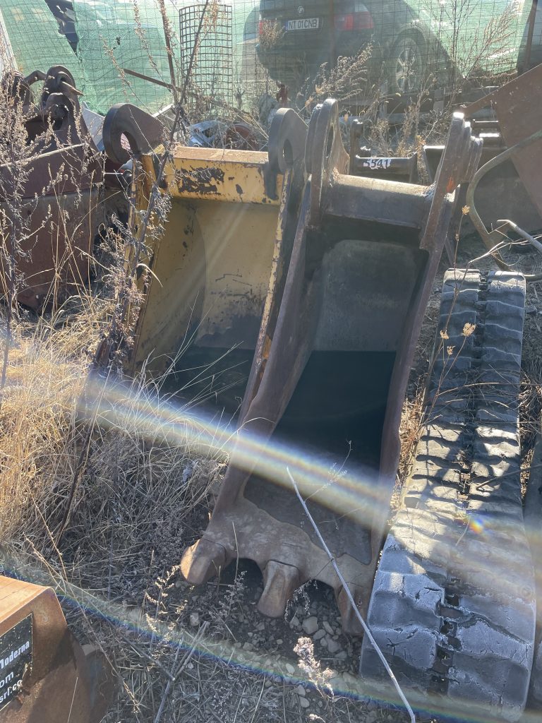 Cupa excavator pe senile pt prindere rapida, ingusta