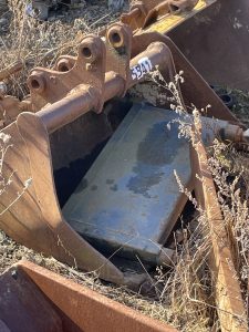 Cupa lata buldoexcavator si excavator
