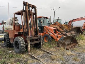 Stivuitor 4x4 pentru teren accidentat