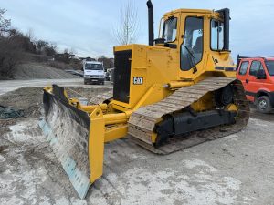 Buldozer CAT D4