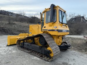 Buldozer CAT D4