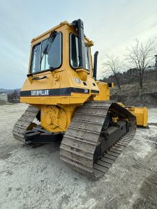 Buldozer CAT D4