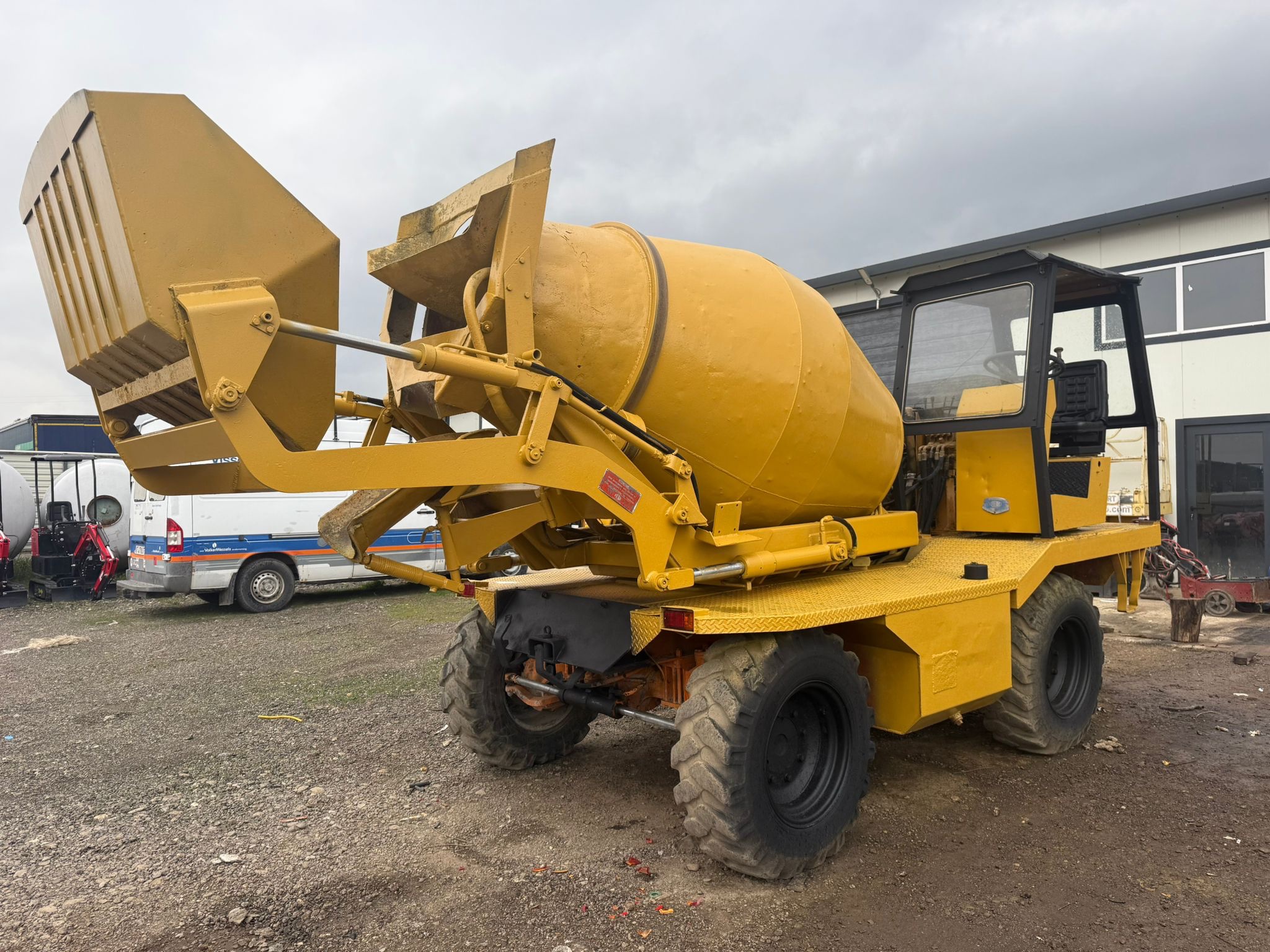 Betoniera autoincarcatoare 2, 5 m3 - 4x4