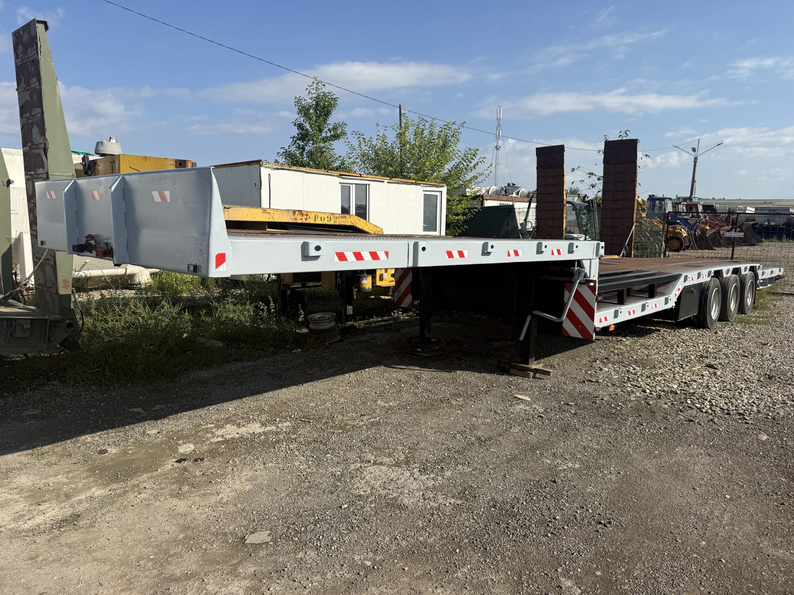 Trailer 3 axe cu alveole
