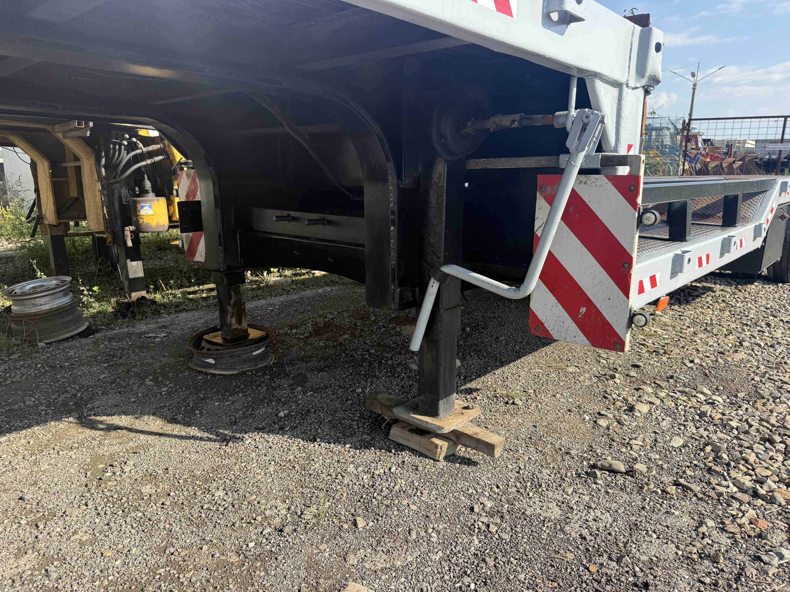 Trailer 3 axe cu alveole