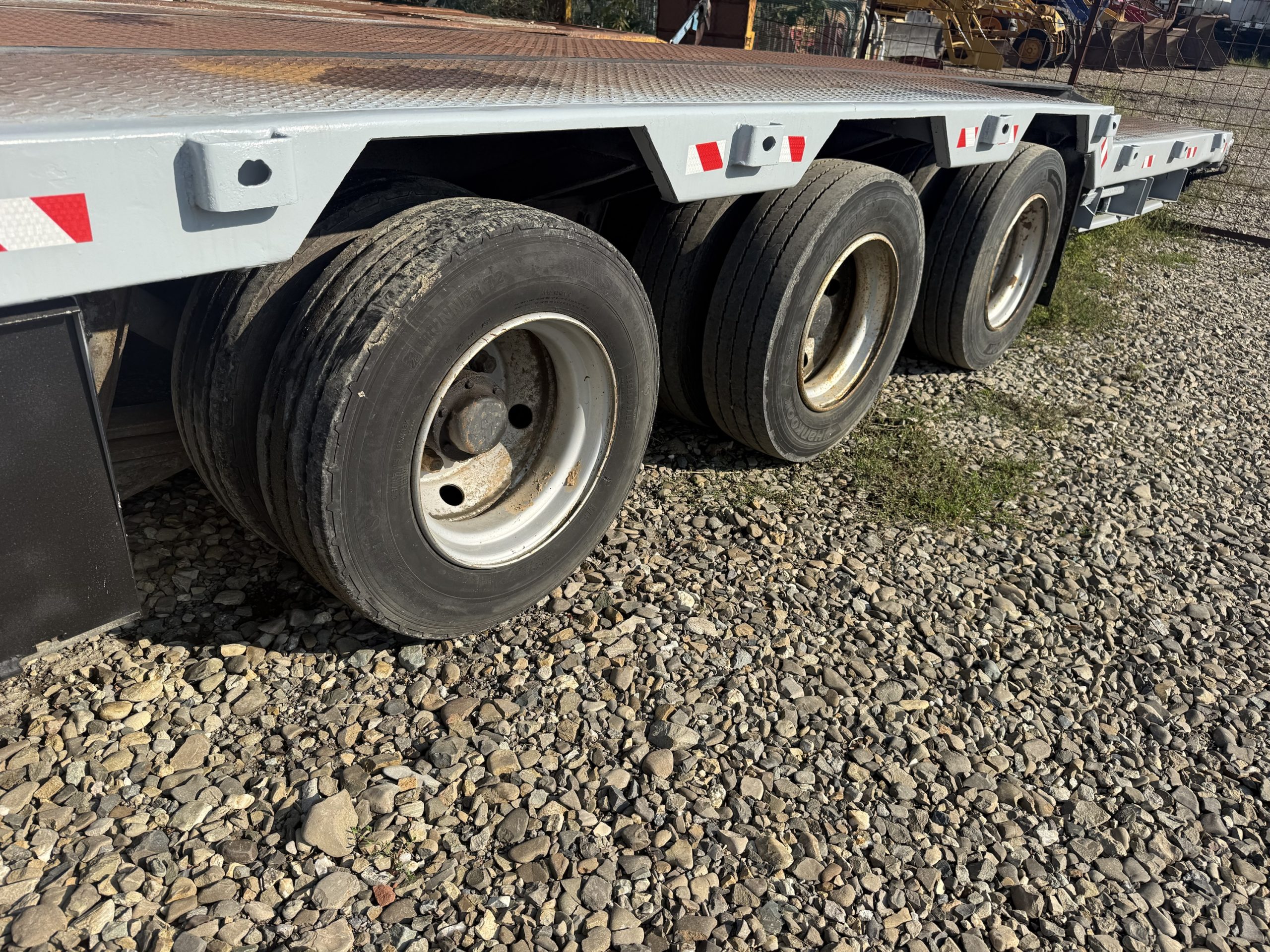 Trailer 3 axe cu alveole