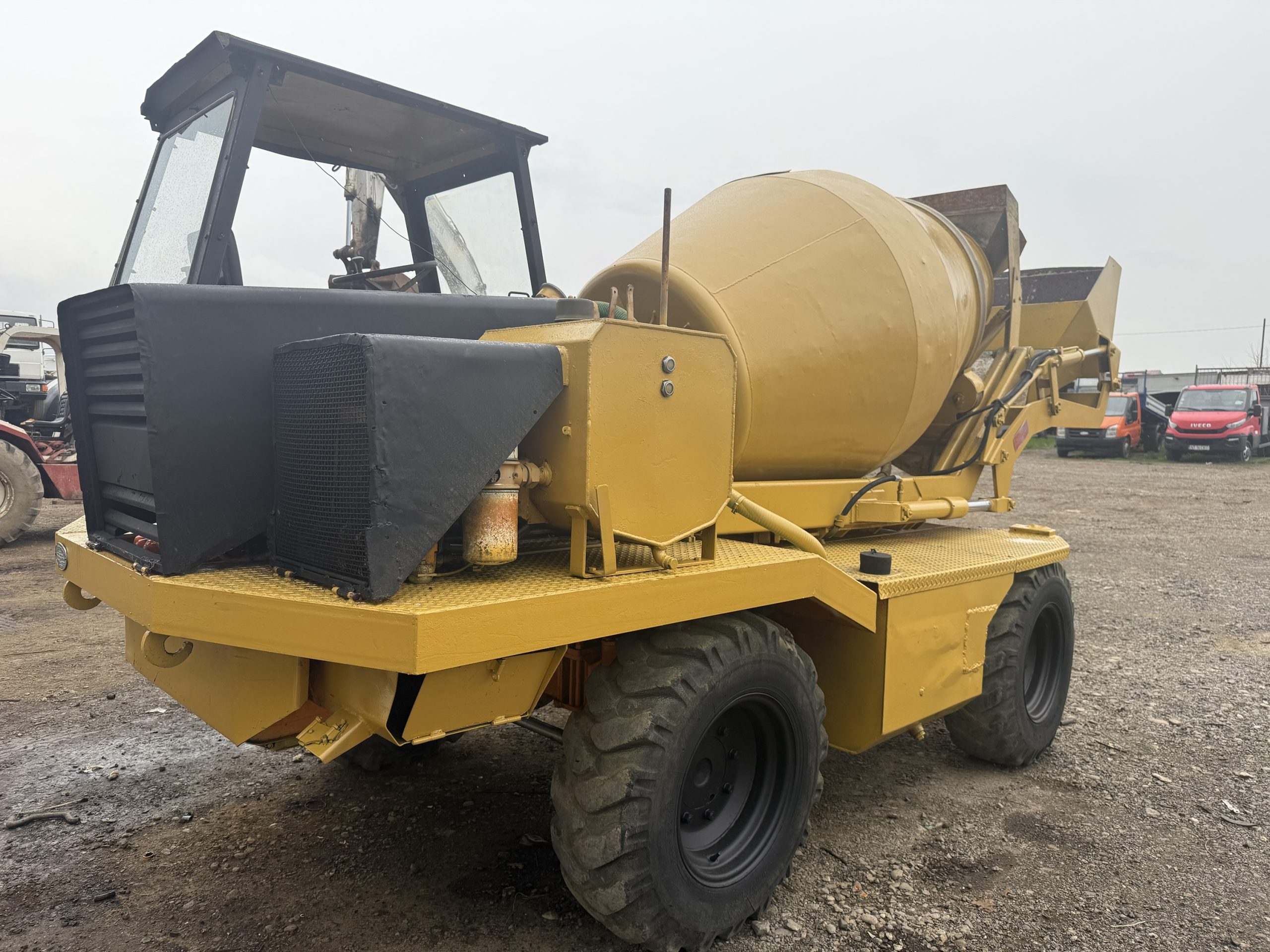 Betoniera autoincarcatoare 2, 5 m3 - 4x4