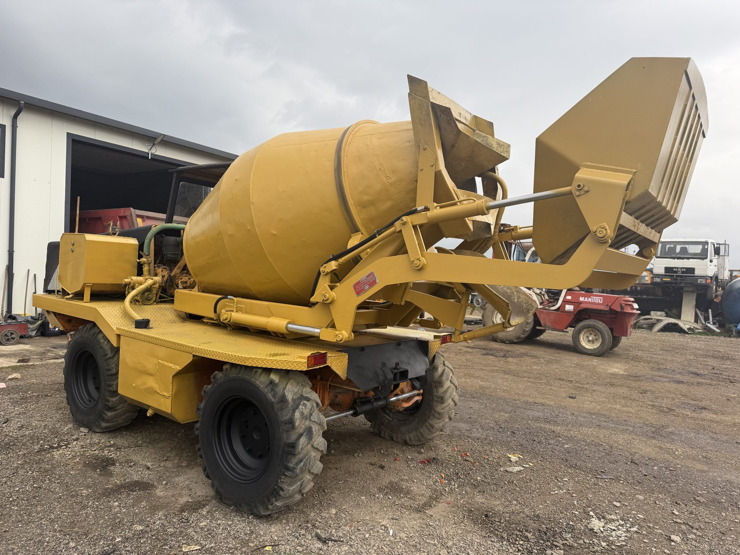 Betoniera autoincarcatoare 2, 5 m3 - 4x4