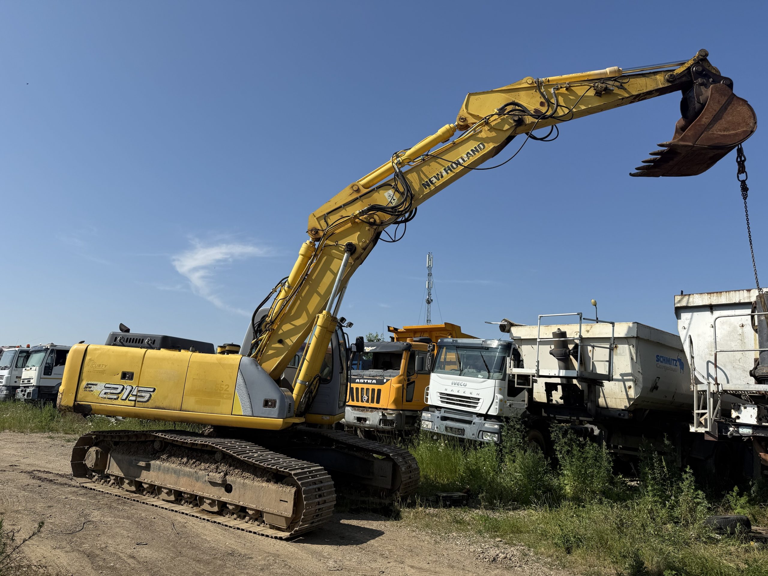 Excavator New Holland 215 - 2007