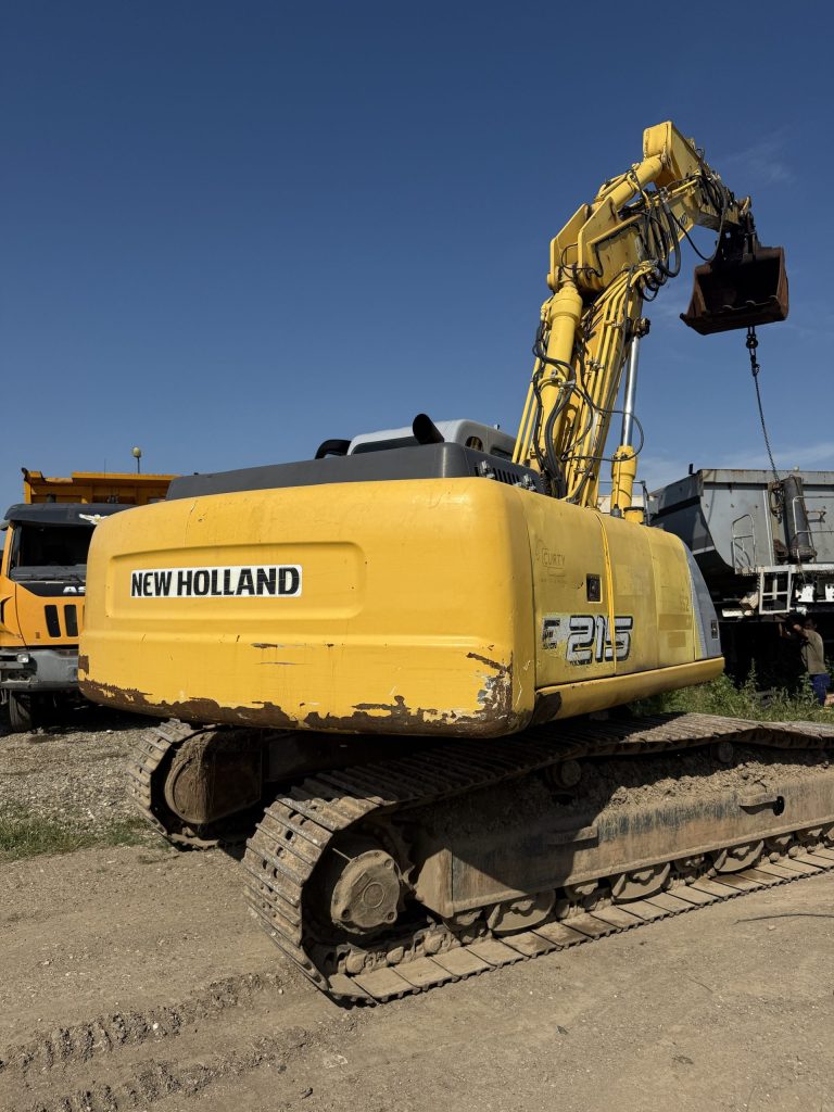 Excavator New Holland 215 - 2007