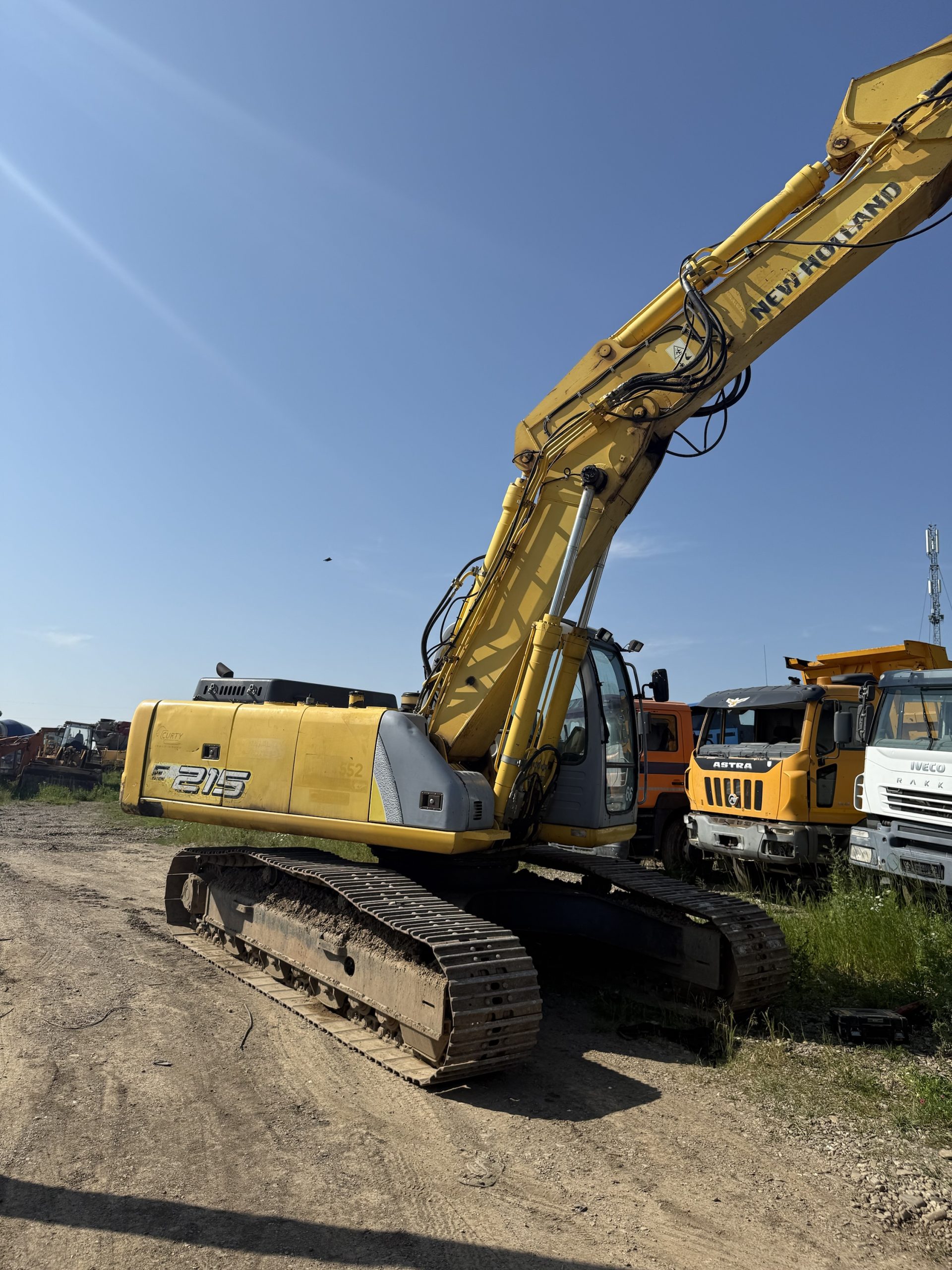 Excavator New Holland 215 - 2007
